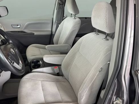 Used 2018 Toyota Sienna LE FWD image 8