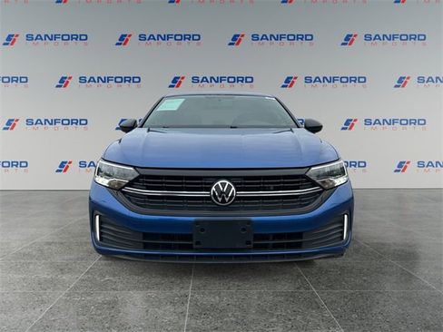 Used 2022 Volkswagen Jetta Sport image 8
