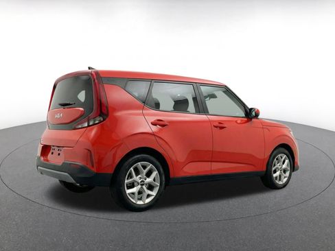 Used 2025 Kia Soul LX w/ LX Technology Package FWD image 9