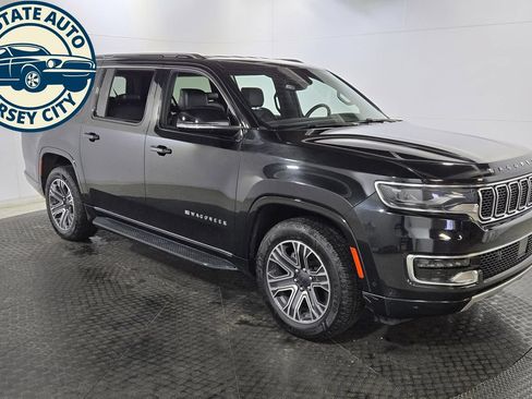 Used 2024 Jeep Wagoneer L Series II AWD/4WD image 9
