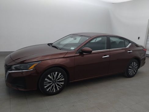 Used 2023 Nissan Altima 2.5 SV image 2