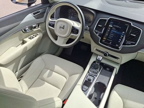 Used 2022 Volvo XC90 T5 Momentum w/ Advanced Package image 14