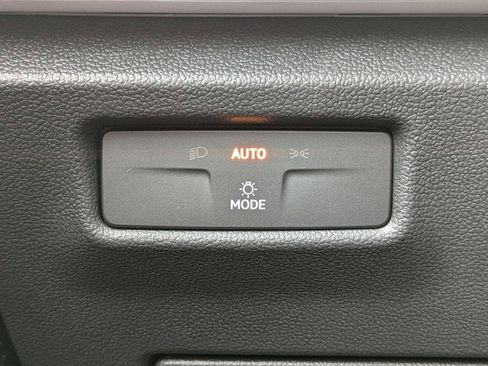 New 2026 Volkswagen Tiguan SE R-Line FWD image 30