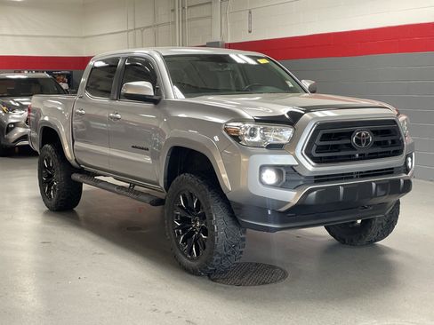 Used 2021 Toyota Tacoma SR5 RWD image 2
