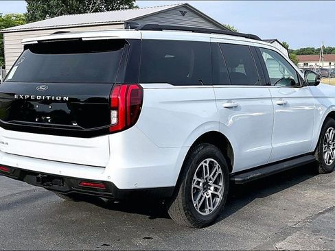 Used 2025 Ford Expedition Active AWD/4WD image 9