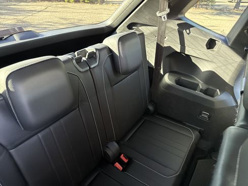 Used 2024 Volkswagen Tiguan SE R-Line image 10