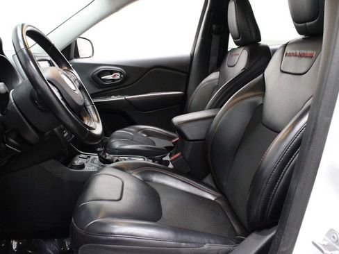 Used 2020 Jeep Cherokee Trailhawk w/ Cold Weather Group image 10