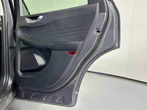 Used 2021 Ford Escape SE w/ SE Sport Appearance Package image 11