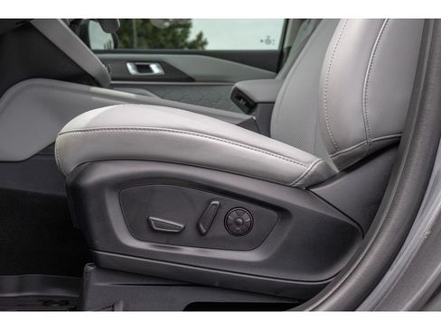 Used 2025 Ford Explorer Platinum w/ Ultimate Package AWD/4WD image 18