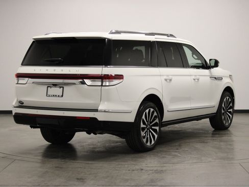Used 2024 Lincoln Navigator L Reserve AWD/4WD image 8