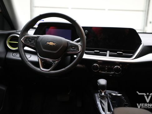 Used 2025 Chevrolet Trax LT w/ Driver Confidence Package FWD image 8