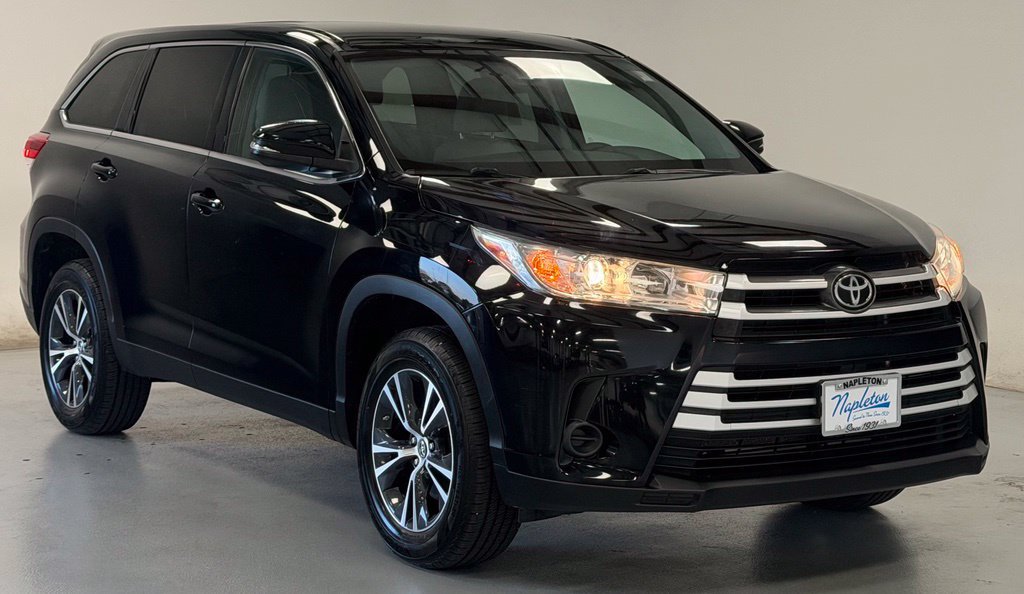 Used 2019 Toyota Highlander LE FWD image 6