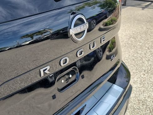 Certified 2024 Nissan Rogue SL w/ SL Premium Package FWD image 6