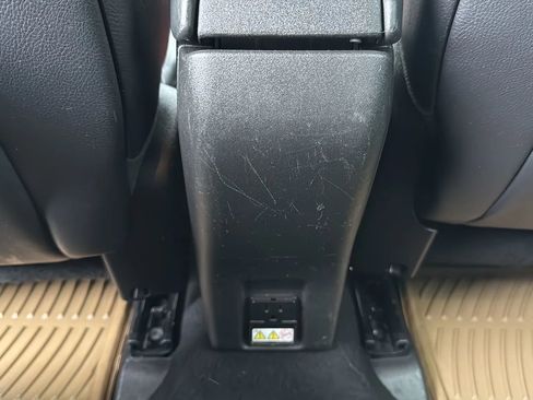 Used 2016 Jeep Renegade Limited image 29