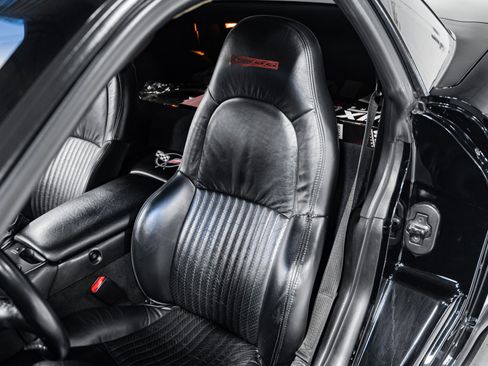 Used 2002 Chevrolet Corvette Z06 w/ Memory Pkg image 17