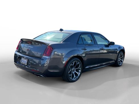 Used 2018 Chrysler 300 S w/ 300S Premium Group RWD image 5