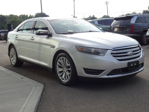 Used 2015 Ford Taurus Limited w/ Equipment Group 301A FWD image 6
