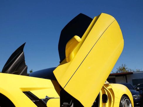 Used 2017 Chevrolet Corvette Stingray Coupe w/ 2LT Preferred Equipment Group image 4