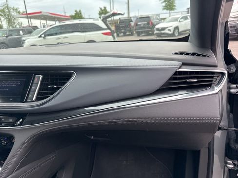 Used 2024 Buick Enclave Essence AWD/4WD image 19
