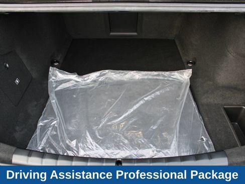 Used 2024 BMW i7 xDrive60 image 25