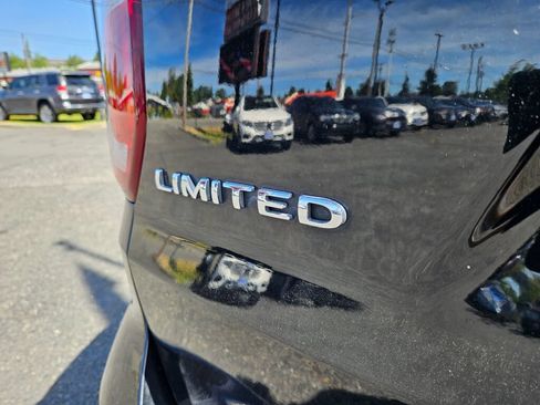 Used 2017 Ford Explorer Limited w/ Equipment Group 301A AWD/4WD image 11