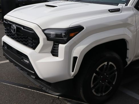 Used 2025 Toyota Tacoma TRD Sport image 6