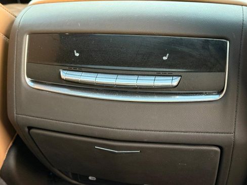 Used 2023 Cadillac Escalade Premium Luxury image 13