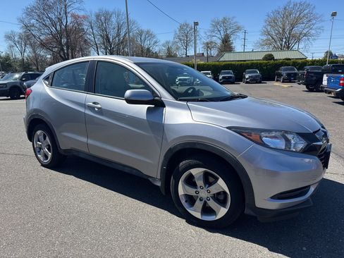 Used 2018 Honda HR-V LX image 8
