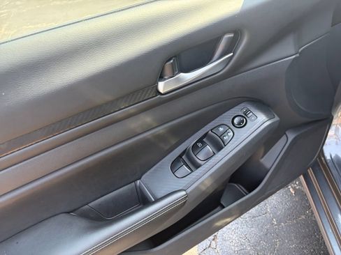 Used 2025 Nissan Altima 2.5 SV FWD image 20