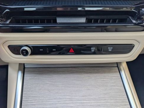 Used 2025 BMW 330i Sedan image 17