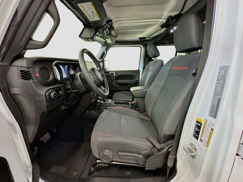 Used 2025 Jeep Wrangler Unlimited Rubicon image 13