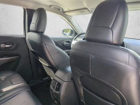 Used 2020 Jeep Cherokee Limited image 18