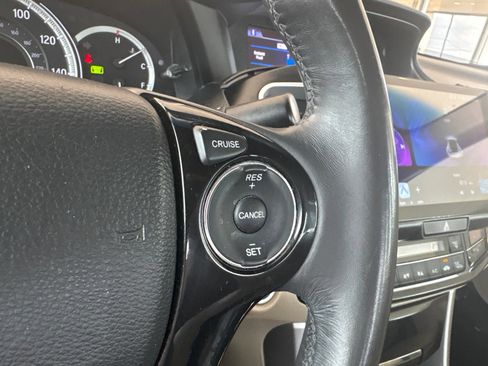 Used 2017 Honda Accord EX-L image 32