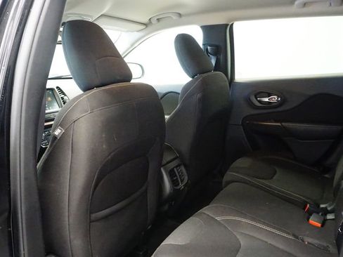 Used 2017 Jeep Cherokee Latitude w/ Cold Weather Group image 22