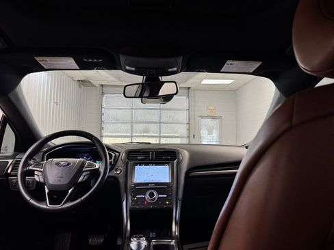 Used 2019 Ford Fusion Titanium image 19