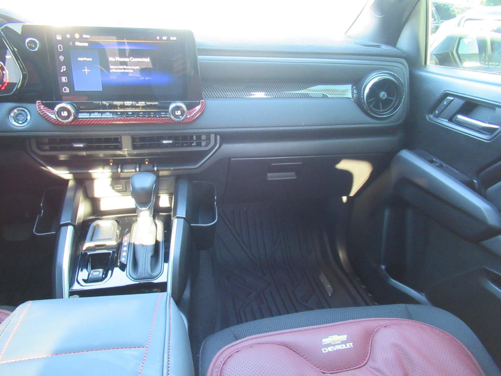 Used 2024 Chevrolet Colorado LT w/ LT Convenience Package RWD image 11