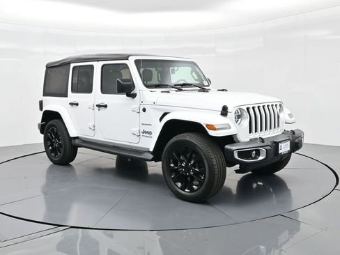 Used 2021 Jeep Wrangler Unlimited Sahara w/ Cold Weather Group image 4