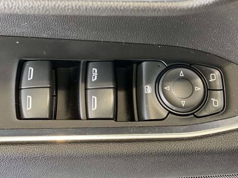 Used 2023 Chevrolet Silverado 1500 LT AWD/4WD image 16