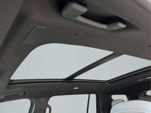 Used 2025 Chevrolet Traverse High Country FWD image 20