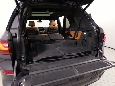 Used 2022 BMW X7 xDrive40i w/ M Sport Package AWD/4WD image 39