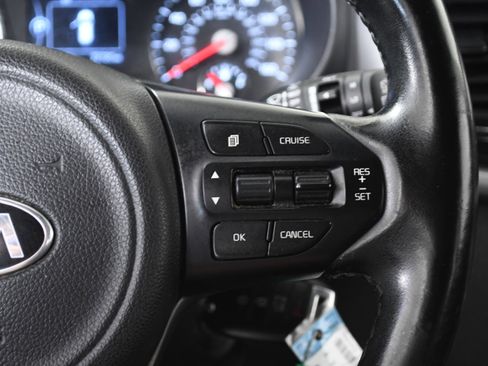 Used 2016 Kia Sorento LX w/ LX Convenience Package image 13