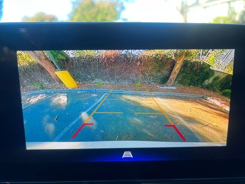 Used 2025 Chevrolet Trax LT image 17