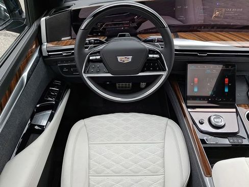 Certified 2025 Cadillac Escalade Sport Platinum w/ LPO, Floor Liner Package image 11