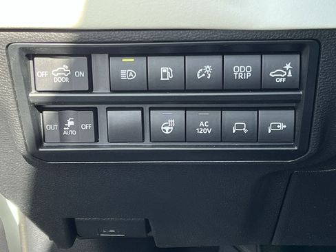 Used 2023 Toyota Tundra Capstone AWD/4WD image 20