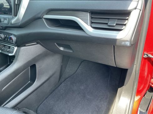 Used 2022 GMC Terrain SLE w/ Driver Convenience Package AWD/4WD image 34