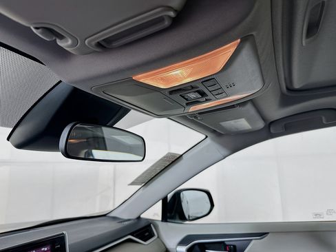 Used 2021 Toyota RAV4 XLE w/ Convenience Package FWD image 18
