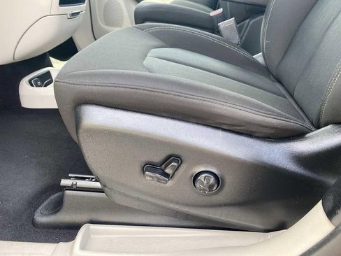 Used 2023 Chrysler Voyager LX FWD image 21