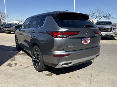 Used 2024 Mitsubishi Outlander SE image 4