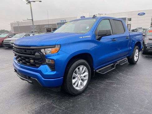 Used 2024 Chevrolet Silverado 1500 Custom image 3