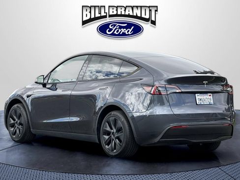 Used 2024 Tesla Model Y 2WD image 5